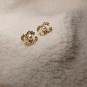 C Earrings with Pearl